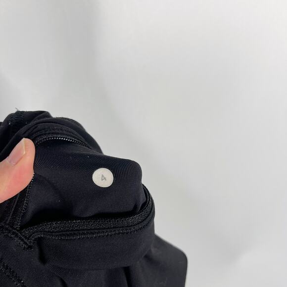 Lululemon Womens 4 Black Tulip Back Hem Cropped Capri Leggings Workout - Picture 11 of 11